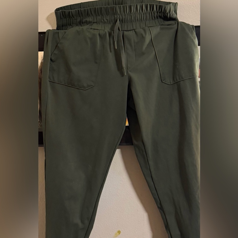 Mondetta Men's Olive Joggers